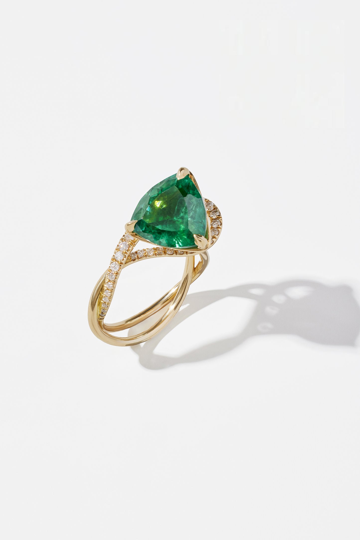 TREMBLE RING IN GREEN, SIZE 5.75